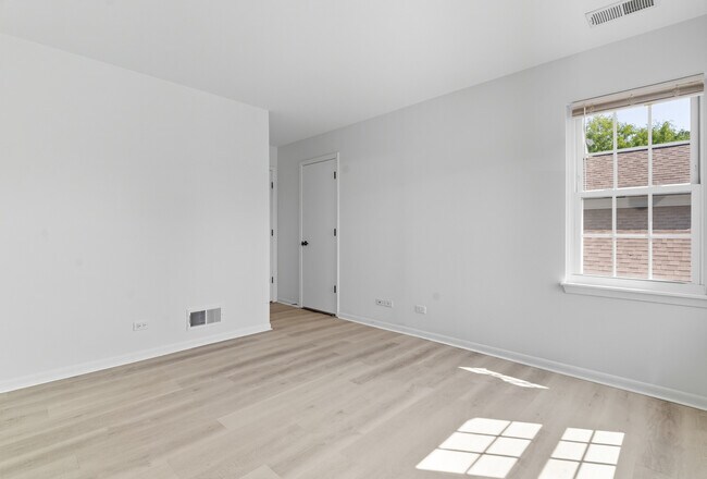 Building Photo - 519 Woodcrest Dr