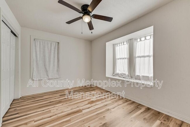 Building Photo - 1303 S Medora St