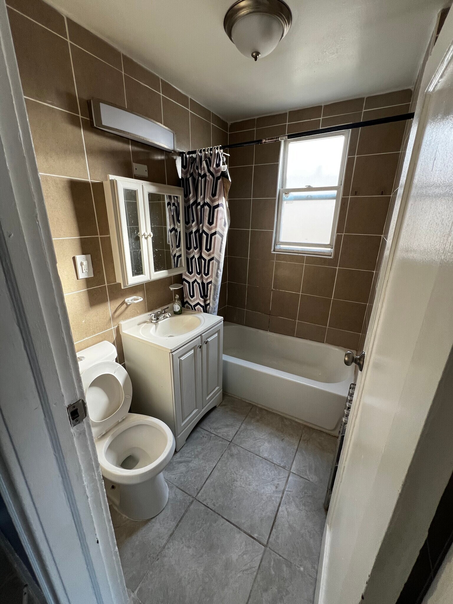 Building Photo - 425 Leslie St