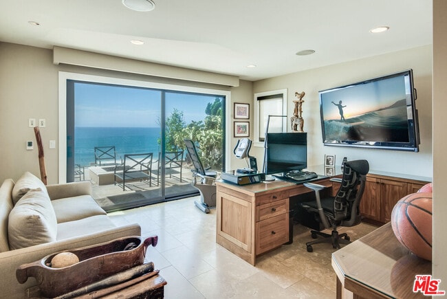 Building Photo - 517 Paseo De La Playa