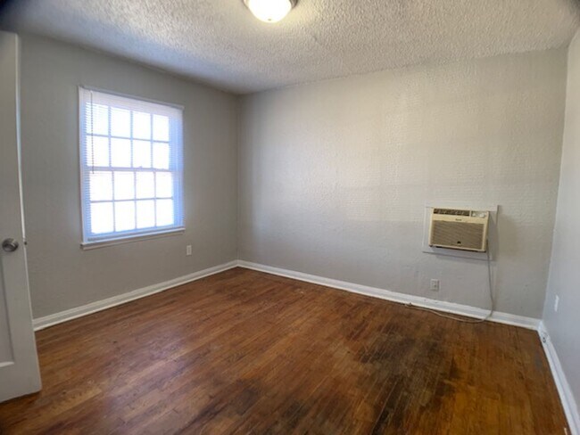 Building Photo - 3 Bed Home