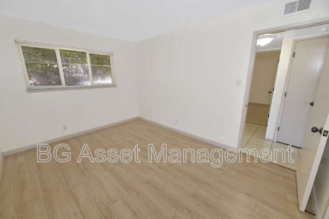 Building Photo - 8049 Greenridge Dr