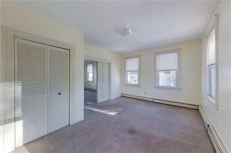 Building Photo - 6 Russell Ave