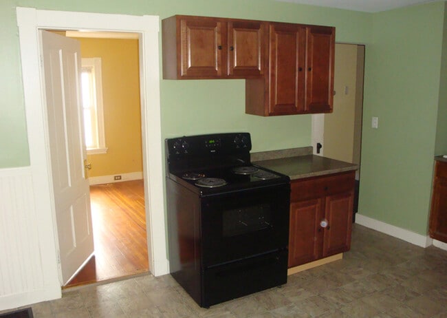 Building Photo - 11 Silk St