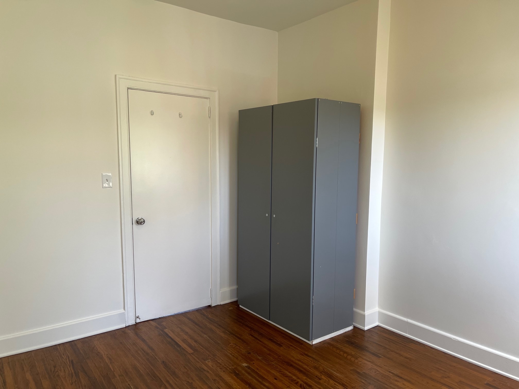 Building Photo - 3000 Kenwood Ave