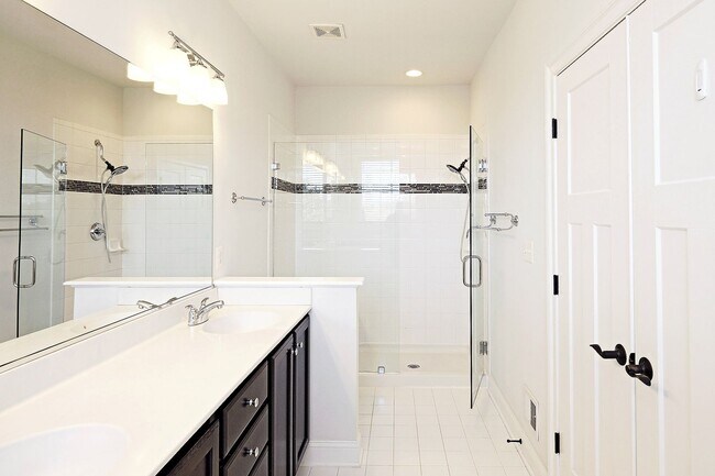 Building Photo - Modern Townhome Living Near Hollymead Town...