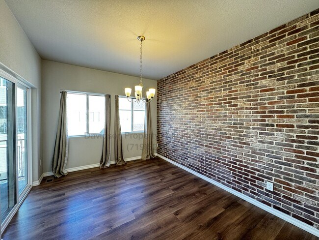 Building Photo - 6227 Lenexa Grv