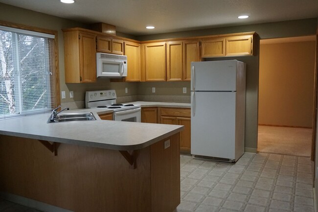 Building Photo - 6412 NE 78th Ave