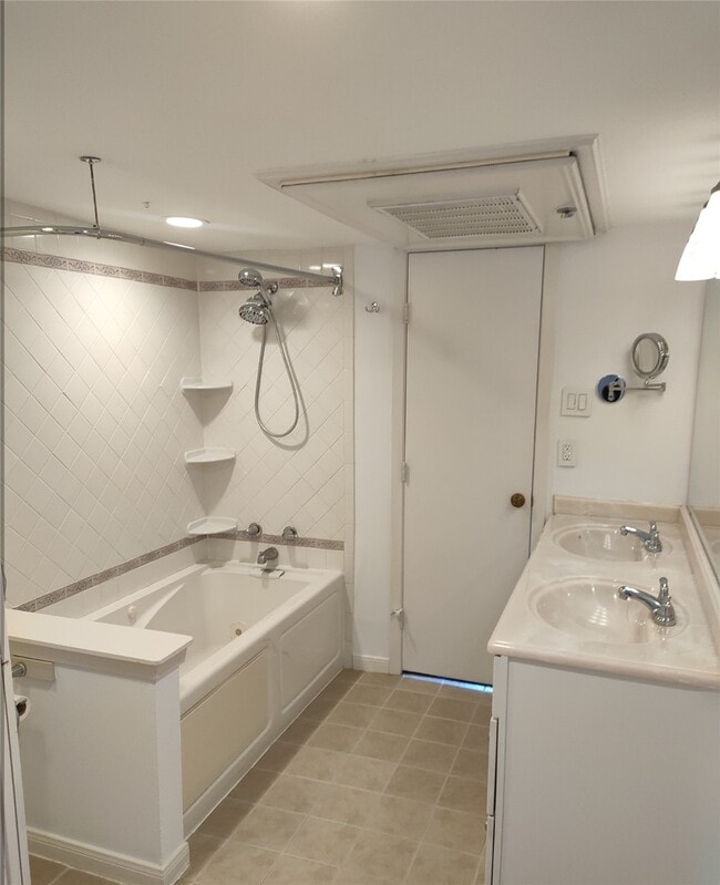 Building Photo - 3131 Southwest Fwy