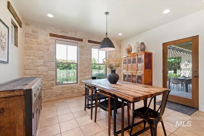 Building Photo - Stunning 4 Bedroom Home in The Shores | Luxury Meets Every Day Comfort