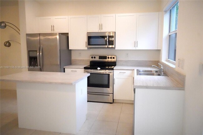 Building Photo - 1450 SE 26th Ter