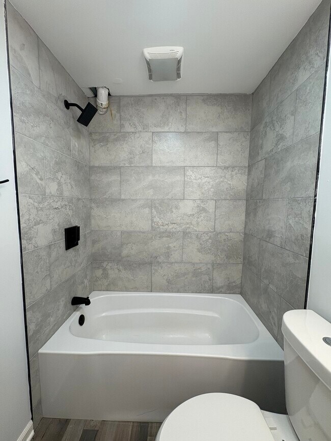 Building Photo - 432 W 61st Pl