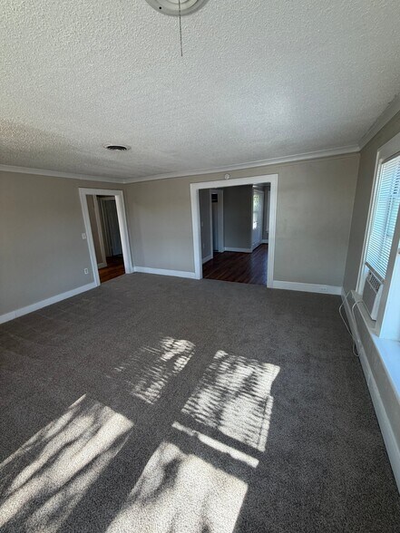 Building Photo - 2220 S Taylor St