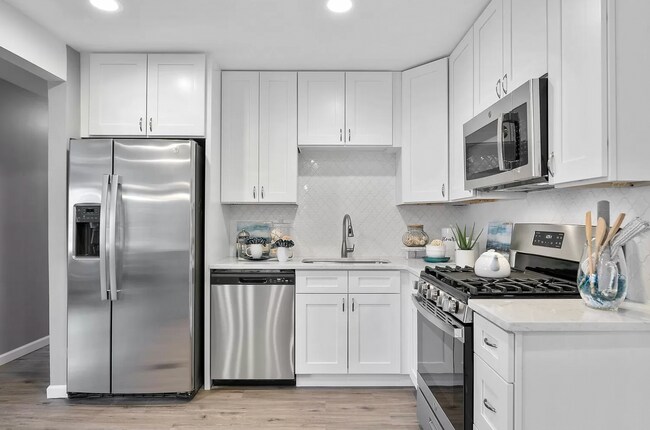 Building Photo - 622 Nancy Plz