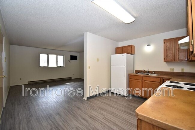 Building Photo - 811 W Villard St