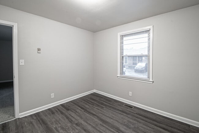 Building Photo - 1436 McCan Dr