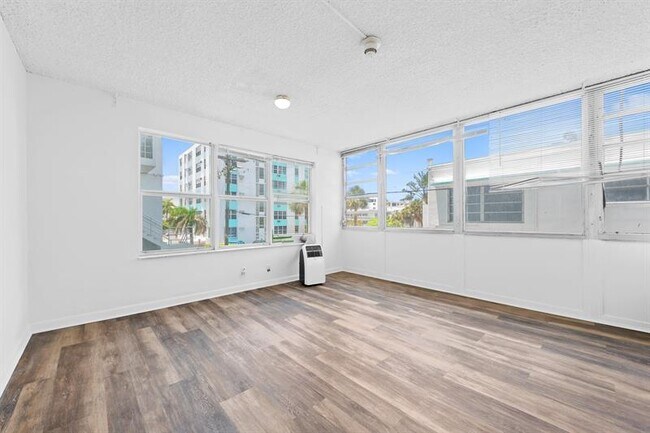Building Photo - 3003 Terramar St