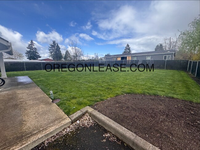 Building Photo - 1100 Q St