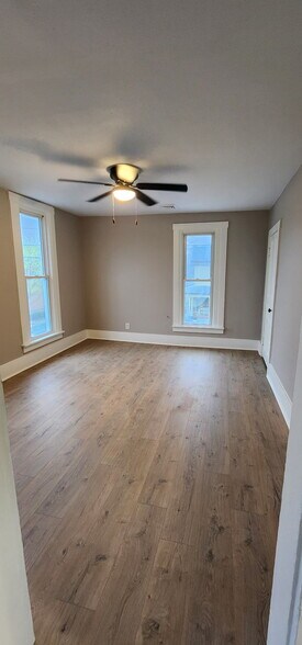 Living Room - 115 S Franklin Ave