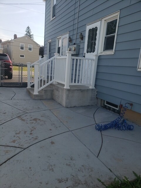 Building Photo - 51 Montfort Dr