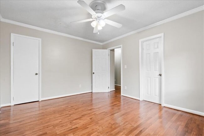 Building Photo - 2412 Peachwood Cir NE