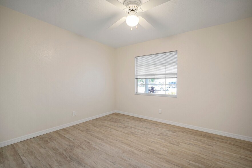 Building Photo - 910 Spindle Palm Way