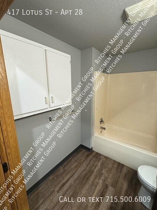 Building Photo - 417 Lotus St