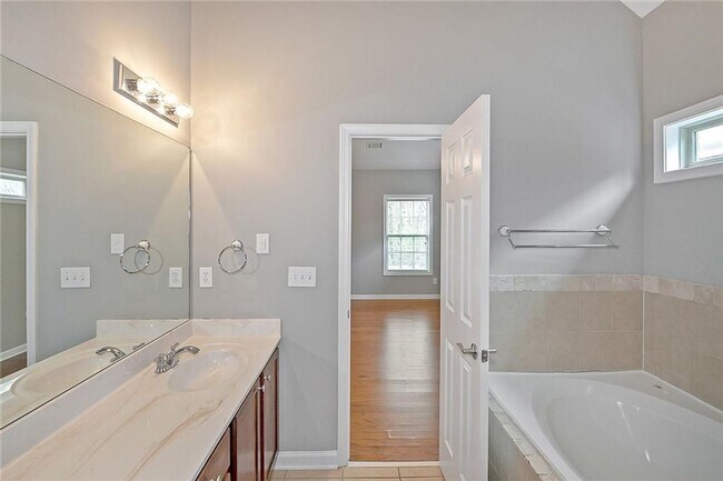 Building Photo - Cozy 4BD in Snellville’s Newton’s Crest – ...