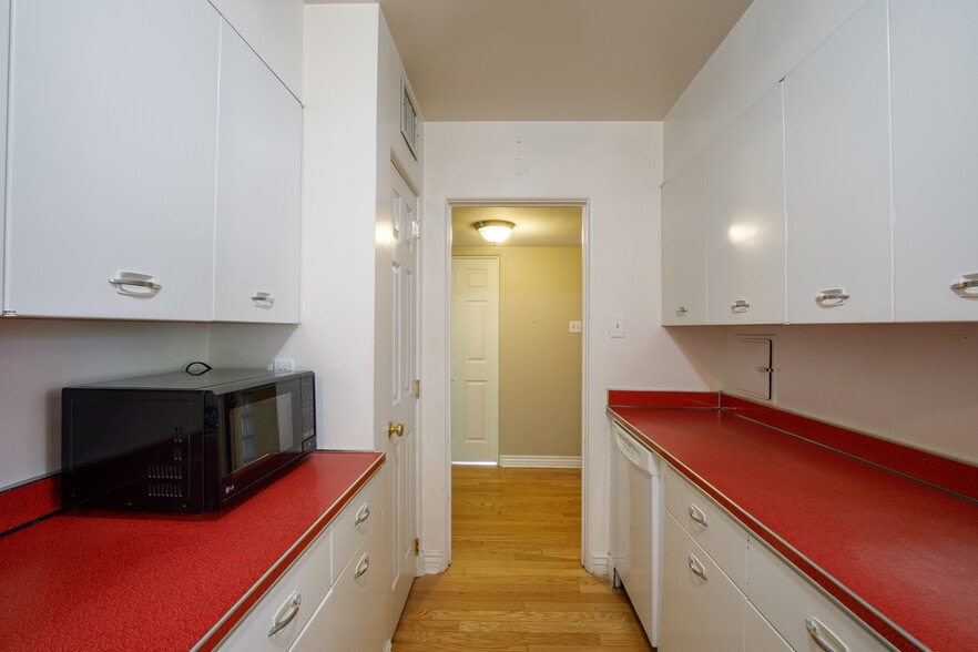 Kitchen - 543 W Coronado Rd