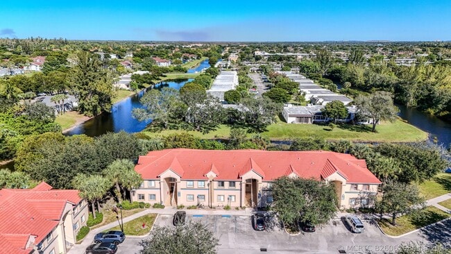 Building Photo - 1165 Golden Lakes Blvd
