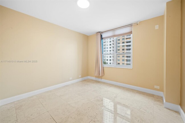 Building Photo - 701 Brickell Key Blvd