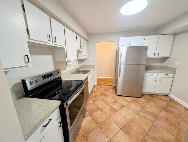 Building Photo - Spacious North Bethesda 3BR with Private Patio & Resort-Style Amenities