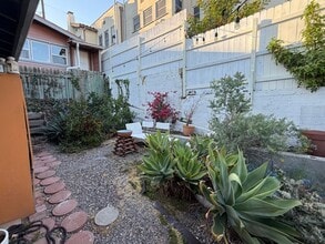 Building Photo - 2223 1/2 Oak Glen Place