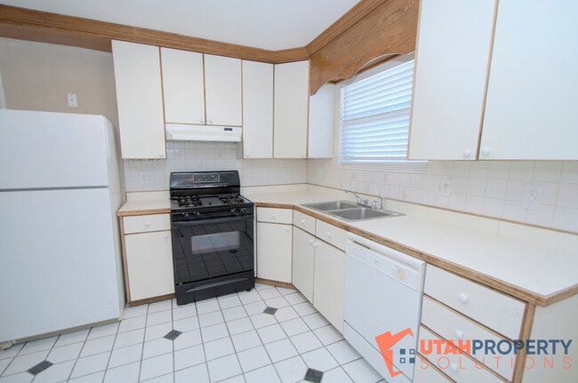 Building Photo - 5001 Heath Ave