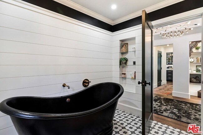 Building Photo - 4416 Arcola Ave