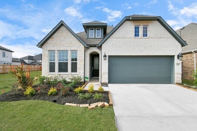 Primary Photo - 211 Amaranth Wy