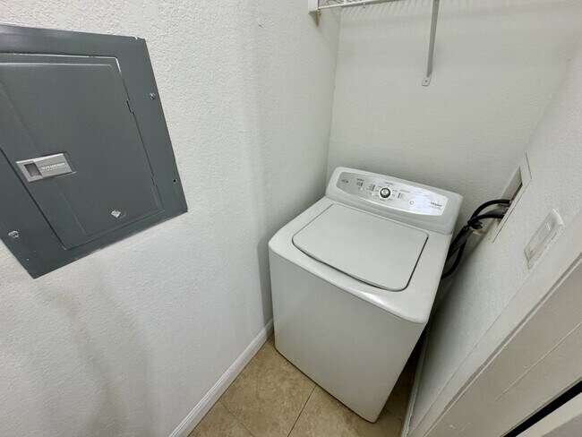 Building Photo - 5533 Chrishire Way