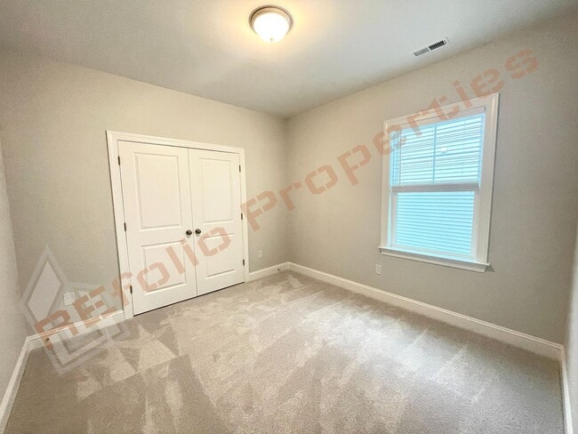 Building Photo - Get 50% off your first month’s rent! Enjoy...