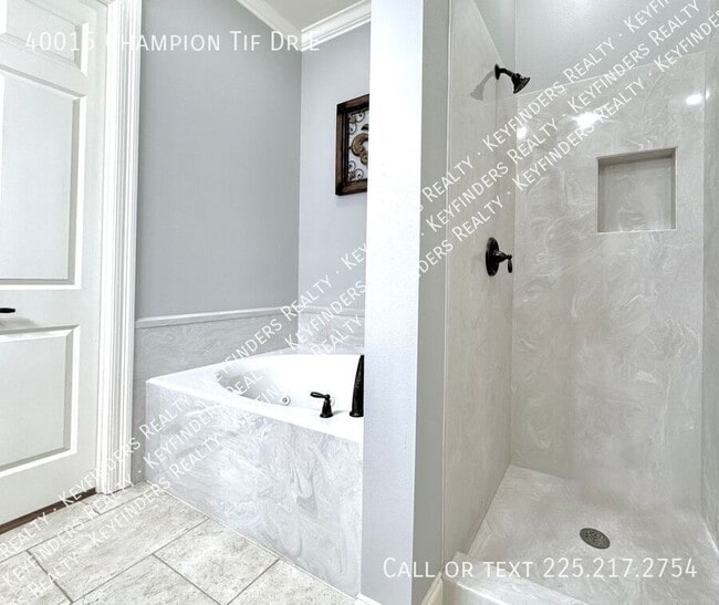 Building Photo - 40015 Champion Tif Dr E