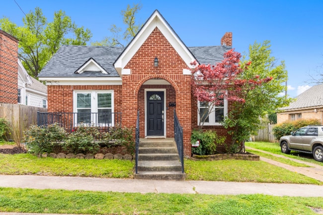 Building Photo - 315 E 1st St