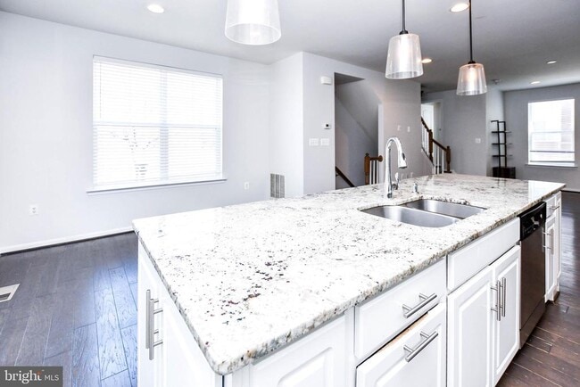 Building Photo - 608 Parkside Pl NE