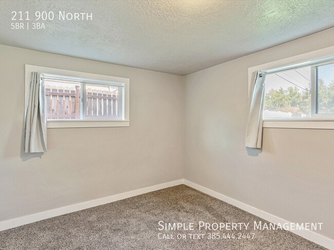 Building Photo - 211 900 N