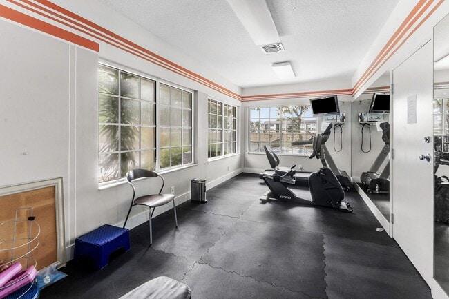 Building Photo - 612 Executive Center Dr