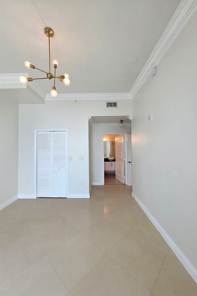 Building Photo - 31 SE 5th St