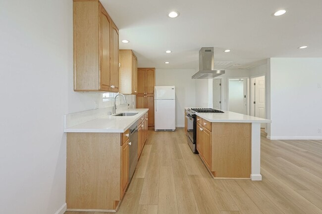 Building Photo - Peaceful 3BD/2BA Home in 55+ Community with Yard, Ocean View & Garage