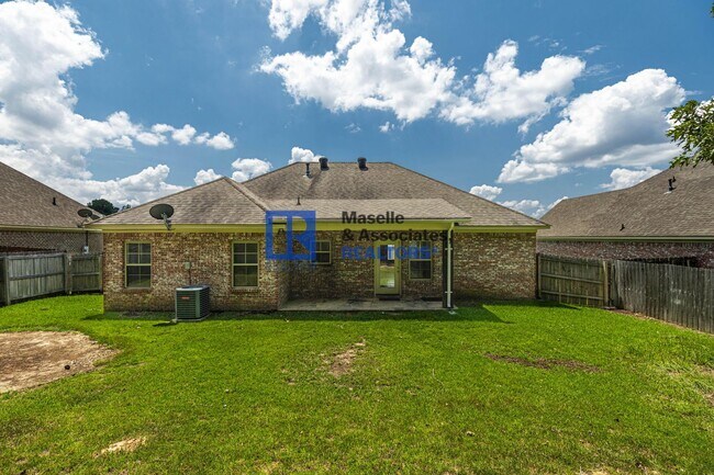 Building Photo - 3 Bed/2 Bath Home in Pearl in Silver Ridge