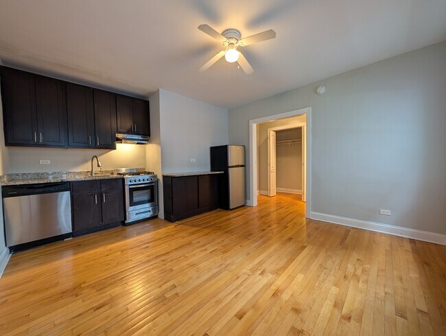 Building Photo - 618 W Patterson Ave