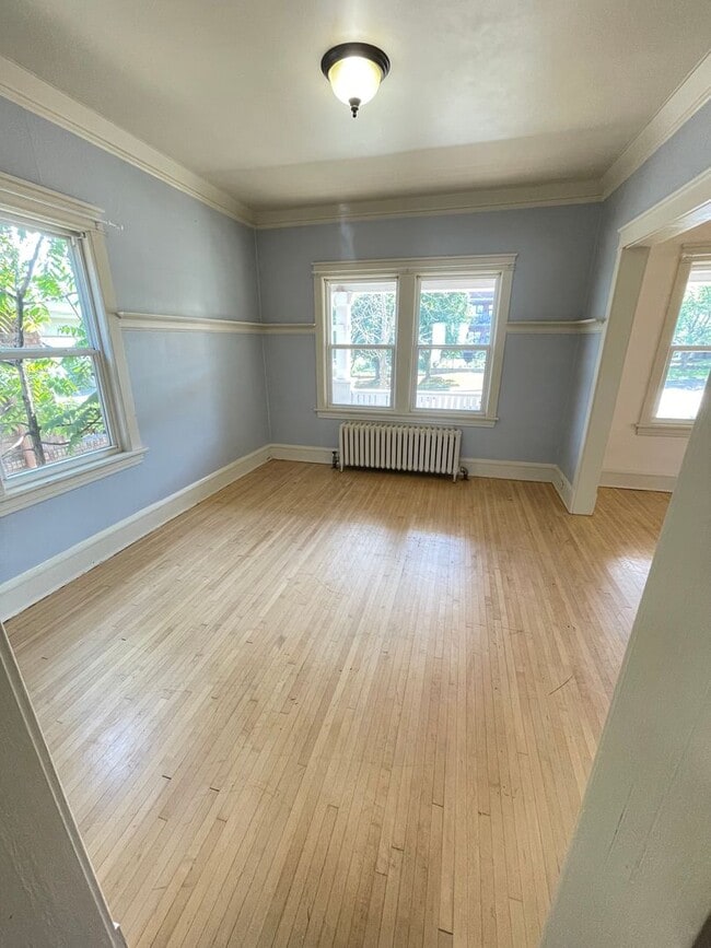 Building Photo - AVAILABLE NOW! 3 Bed/ 1 Bath Single Family...