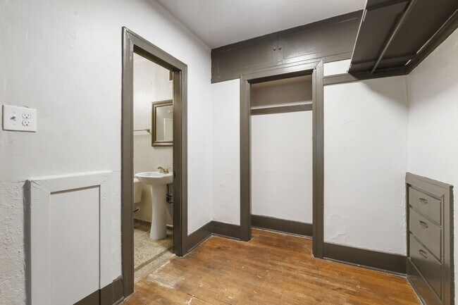 Building Photo - 16 N Broadway St