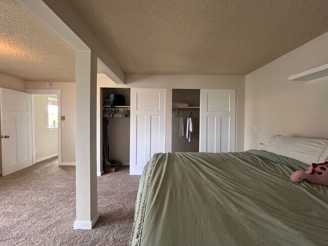 Building Photo - Large 4 Bedroom home with views of Bellingham Bay and Garage